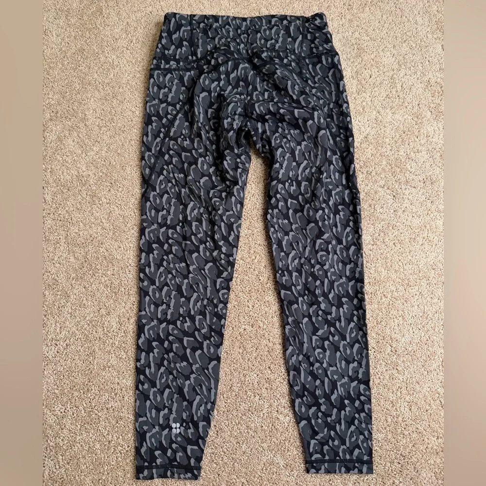 Sweaty Betty Power‎ 7/8 Leggings Gray Leopard Print High Rise Gym Yoga Size 6